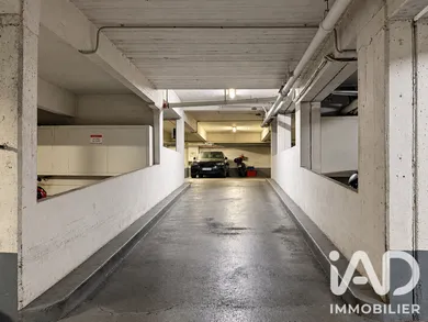 Parking à Paris (75008)