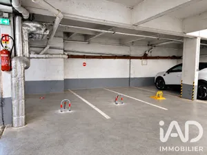 Parking à Paris (75008)