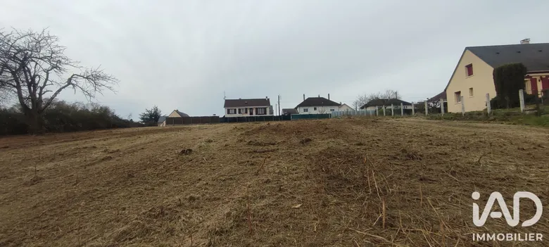 Terrain 2177 m² · à Montval-sur-Loir · 19 900 €