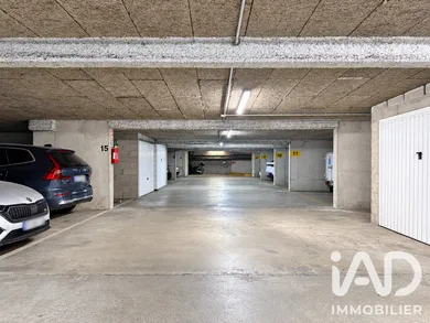 Parking à Paris (75011)