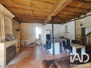 Townhouse in Nérigean (33750)