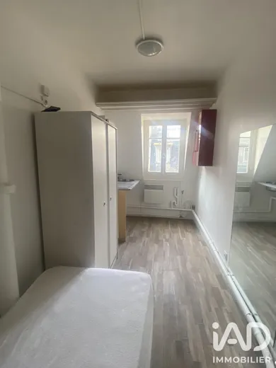 Appartement à Paris (75116)