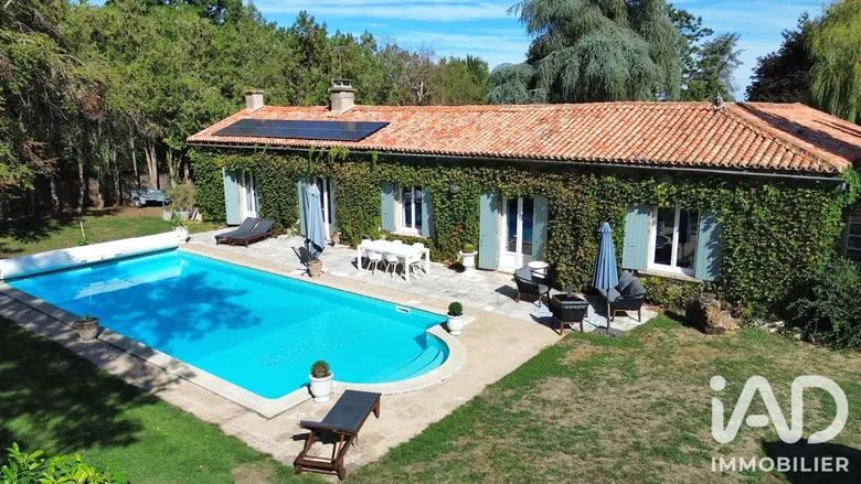 Maison 5 pièces 197 m² · à Vouillé · 197 m² · 474 000 €