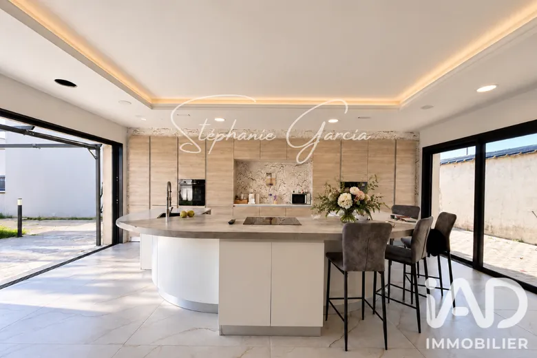 Maison 6 pièces 300 m² · à Bourg-lès-Valence · 300 m² · 435 000 €