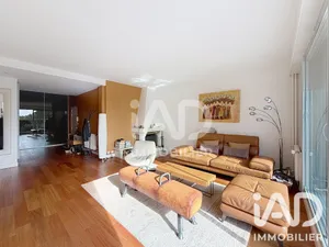 Apartment in Le Mesnil-le-Roi (78600)