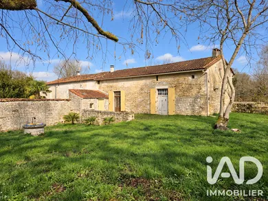 House in Mouton (16460)