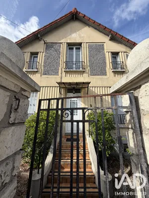 Detached house in Villeneuve-le-Roi (94290)