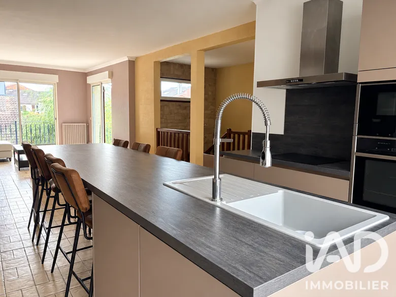 Maison 8 pièces 174 m² · à Châlons-en-Champagne · 174 m² · 248 000 €