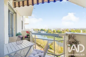 Apartment in Courbevoie (92400)