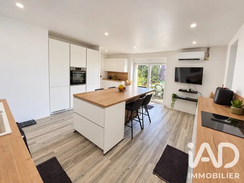 Maison 5 pièces 274 m² · à Avillers · 274 m² · 245 000 €