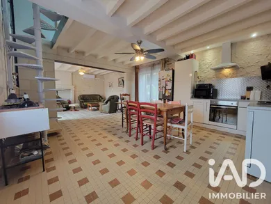 Maison à Montreuil-Bellay (49260)