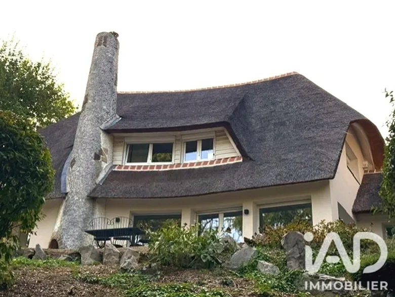 Maison 10 pièces 243 m² · à Unieux · 243 m² · 650 000 €