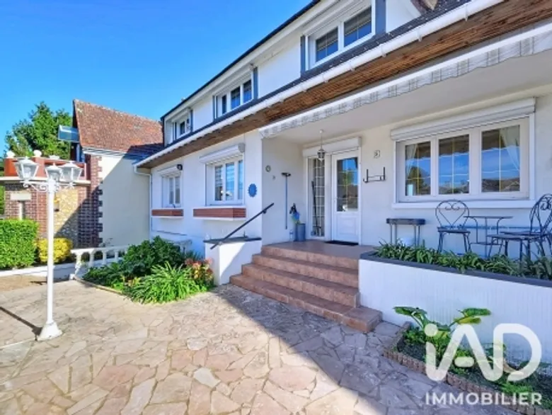 Maison 6 pièces 130 m² · à Saint-Étienne-du-Rouvray · 130 m² · 260 000 €