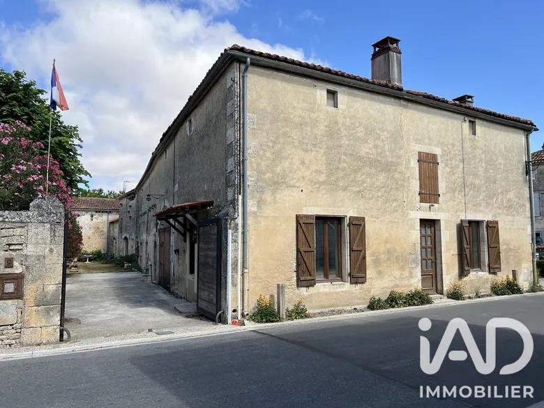 Maison 4 pièces 140 m² · à Courcôme · 140 m² · 109 000 €
