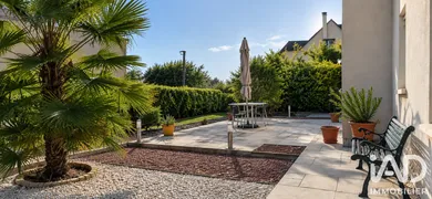 House in Vaux-sur-Seine (78740)
