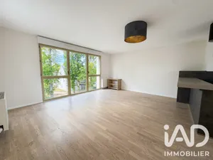 Apartment in Saint Michel sur Orge (91240)