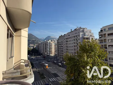 Apartment in Grenoble (38100)