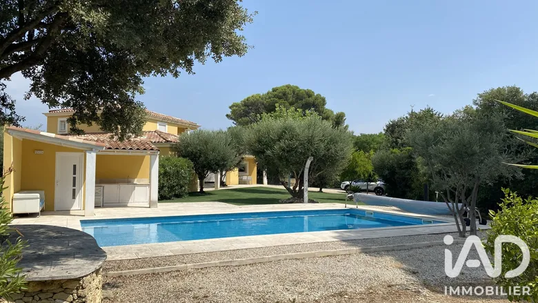 Maison 8 pièces 226 m² · à Cornillon-Confoux · 226 m² · 795 000 €