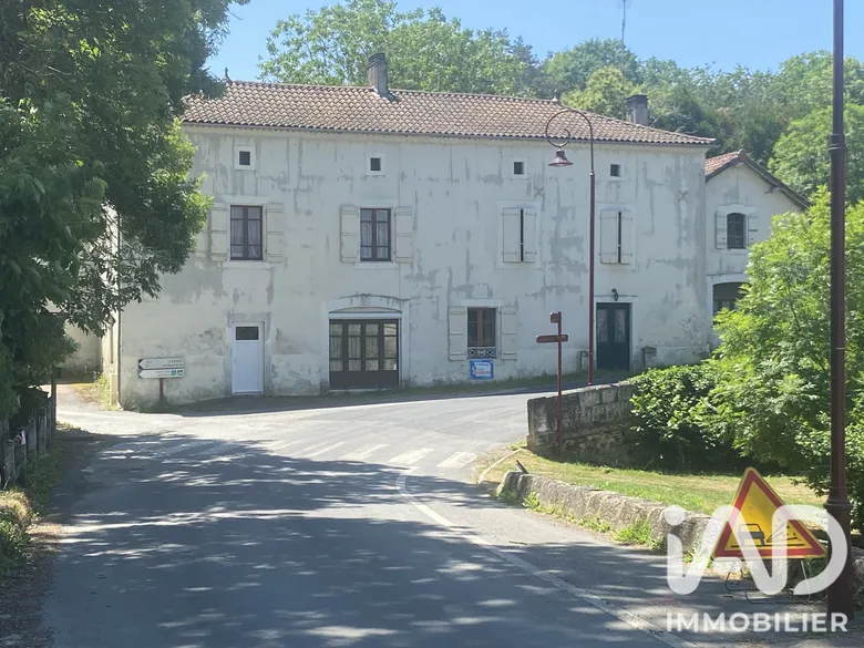 Maison 9 pièces 265 m² · à Javerlhac-Et-la-Chapelle-Saint-Robert · 265 m² · 159 800 €