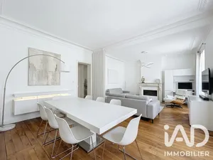 Apartment in Paris (75017)