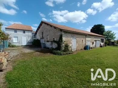 Immeuble à Lusseray (79170)