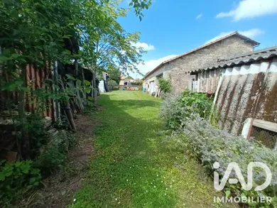 Immeuble à Lusseray (79170)