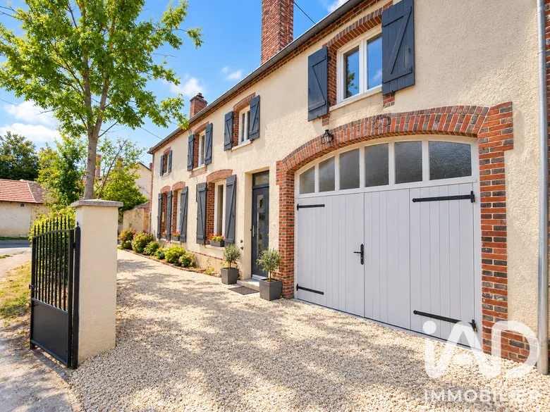 Immeuble 3 pièces 175 m² · à Égleny · 175,2 m² · 219 900 €
