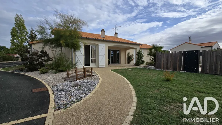 Maison 7 pièces 152 m² · à Aiffres · 152 m² · 383 400 €