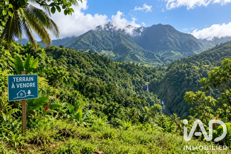 Terrain 942 m² · à Capesterre-Belle-Eau · 89 722 €