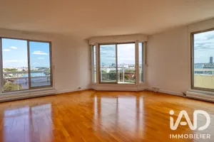 Apartment in Courbevoie (92400)