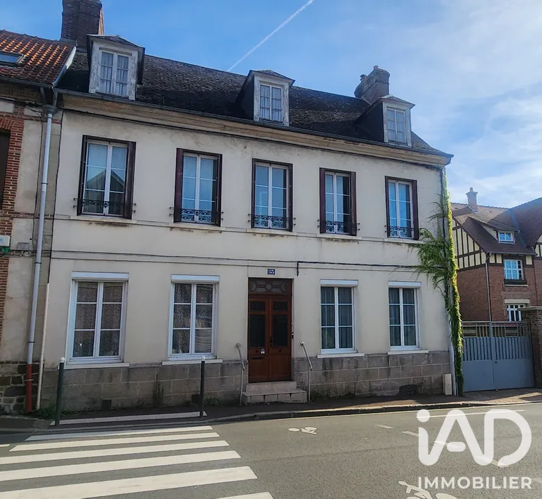 Maison 8 pièces 168 m² · à Forges-les-Eaux · 168 m² · 220 000 €