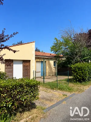 Building in Thénac (17460)