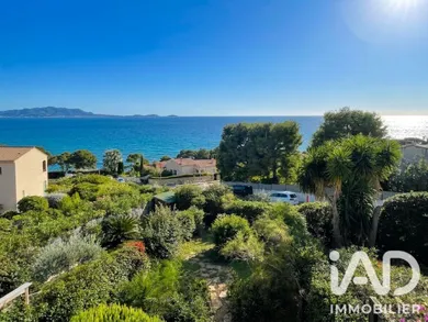 Apartment in Bandol (83150)