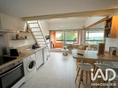 Apartment in Bandol (83150)
