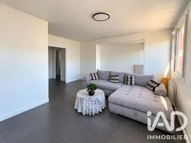 Apartment in Fleury-les-Aubrais (45400)
