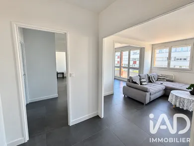 Apartment in Fleury-les-Aubrais (45400)