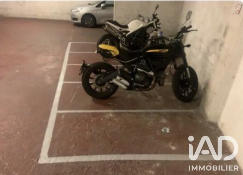 Parking 10 m² · à Paris · 10 m² · 45 000 €