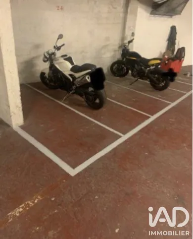 Parking à Paris (75012)
