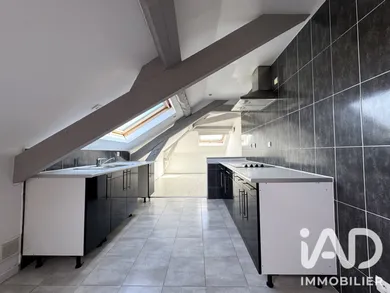 Immeuble à Poligny (77167)