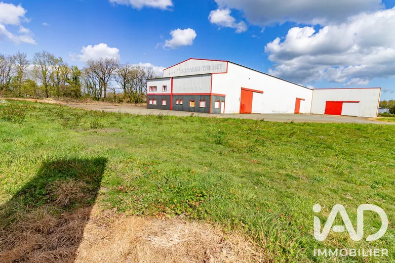 Local commercial 150 m² · à Beaulieu-sous-la-Roche · 150 m² · 682 500 €