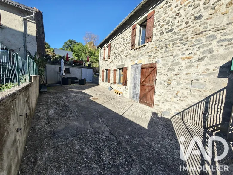 Maison 5 pièces 90 m² · à Orcival · 90 m² · 164 000 €