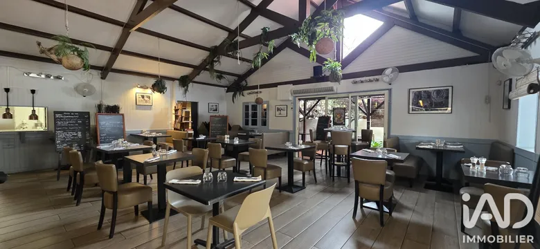 Local commercial 225 m² · au Port · 225 m² · 299 600 €