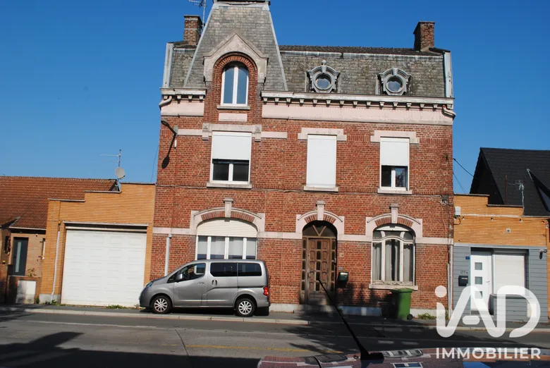 Maison 8 pièces 322 m² · à Sin-le-Noble · 322 m² · 210 000 €