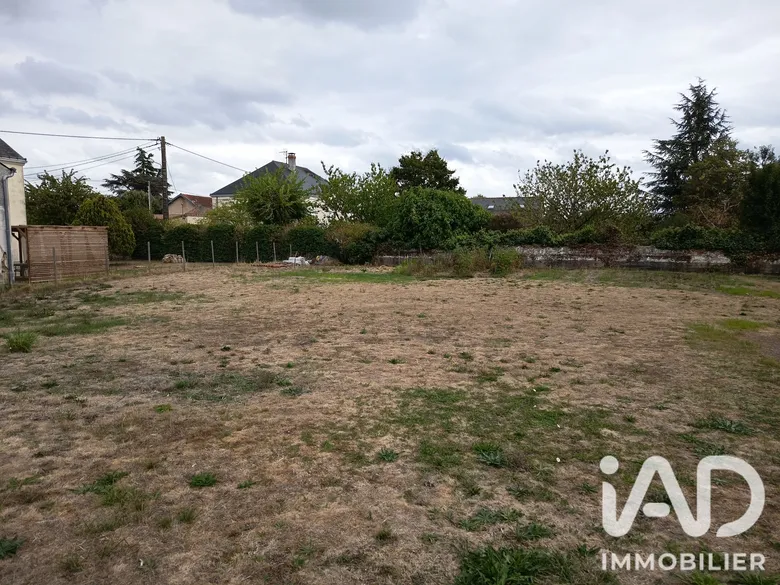 Terrain 824 m² · à Doué-en-Anjou · 63 000 €