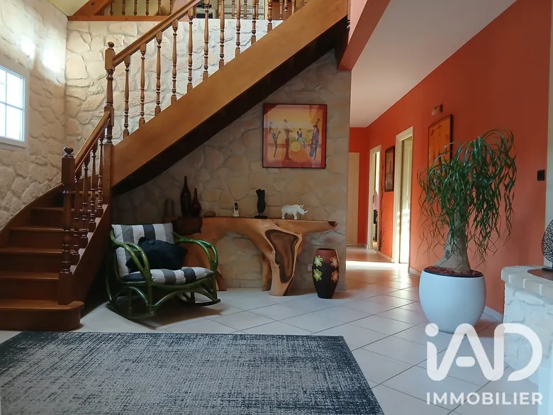 Maison 5 pièces 228 m² · à Ligré · 228 m² · 389 500 €