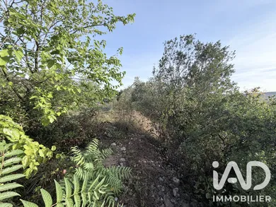 Terrain à bâtir à Uzer (07110)