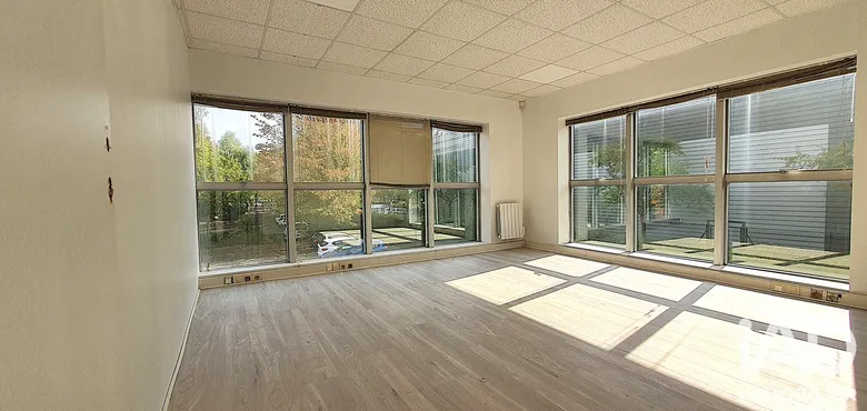 Local commercial 330 m² · à Trappes · 330,3 m² · 351 339 €