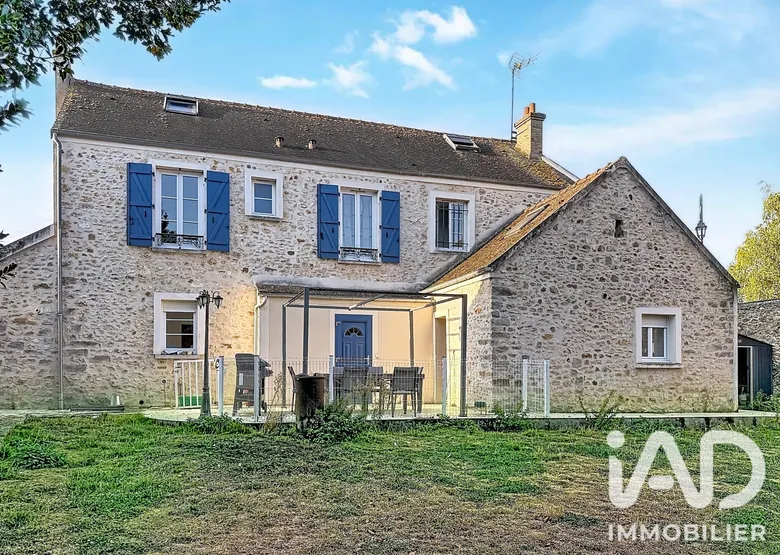 Maison 8 pièces 182 m² · à Ballancourt-sur-Essonne · 182 m² · 530 000 €