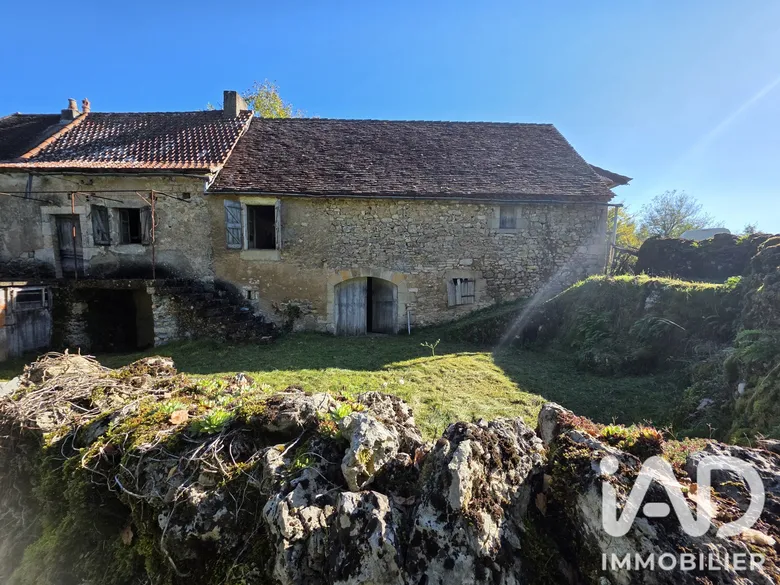 Maison 2 pièces 100 m² · à Rueyres · 100 m² · 76 000 €