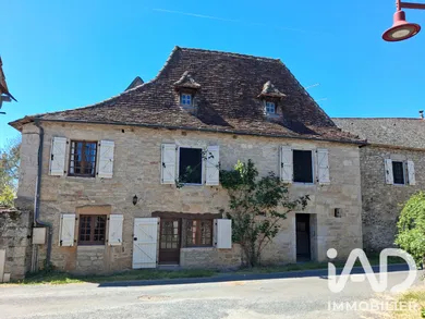Maison traditionnelle à Assier (46320)